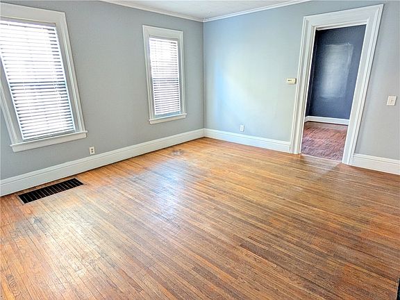 4th image of 275 Caroline St