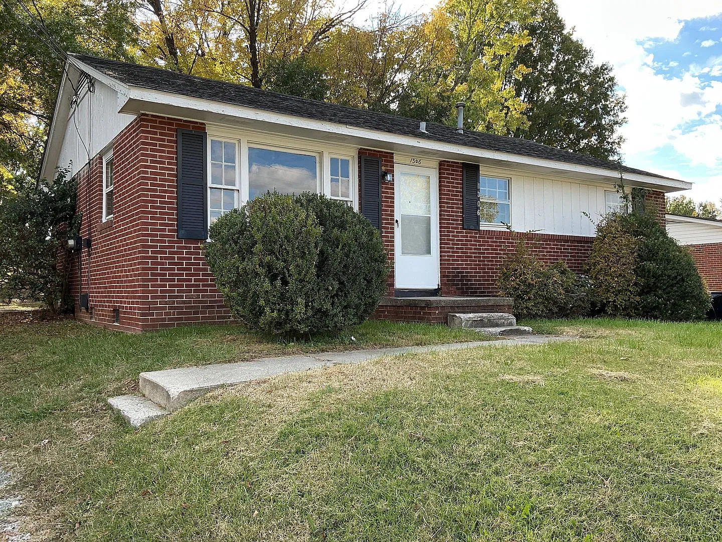 3 Bedroom 1 Bathroom House — Photo 1