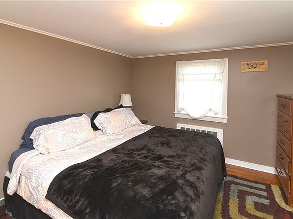 4th image of 22 Orchard Hts