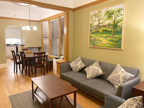 3rd image of 1134 W Oakdale Ave #3F
