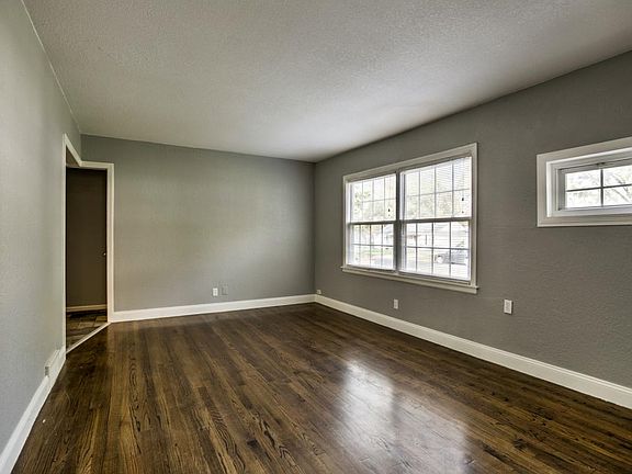 4th image of 11511 W 70th St