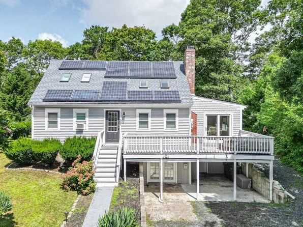 35 Pinecrest Avenue, Mashpee, MA 02649