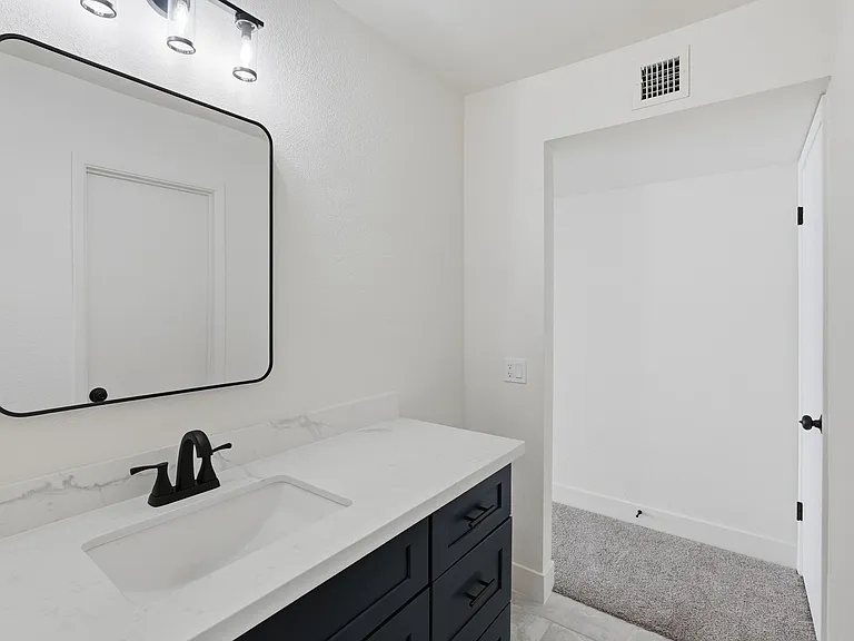 1924 E Duke Dr — Photo 17