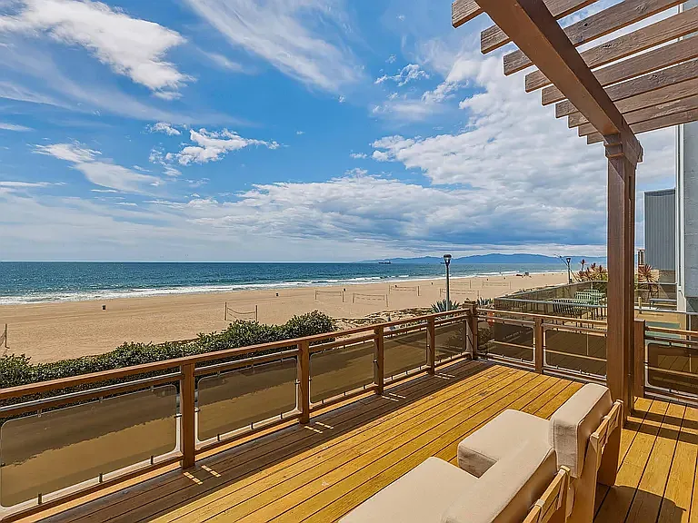 Front deck