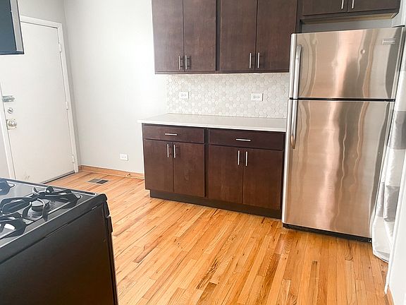 2nd image of 1514 N Honore St Unit 3B