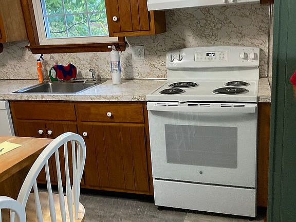 4470 kitchen downstairs 