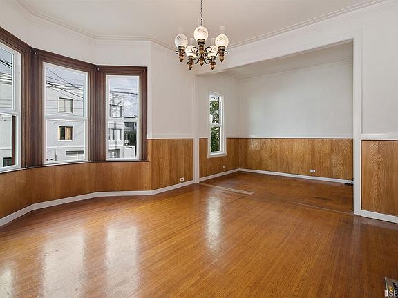 4th image of 710 Russia Ave