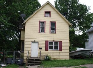 711 W 11th St, Davenport, IA 52804