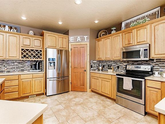 5th image of 3989 Bushwood Dr
