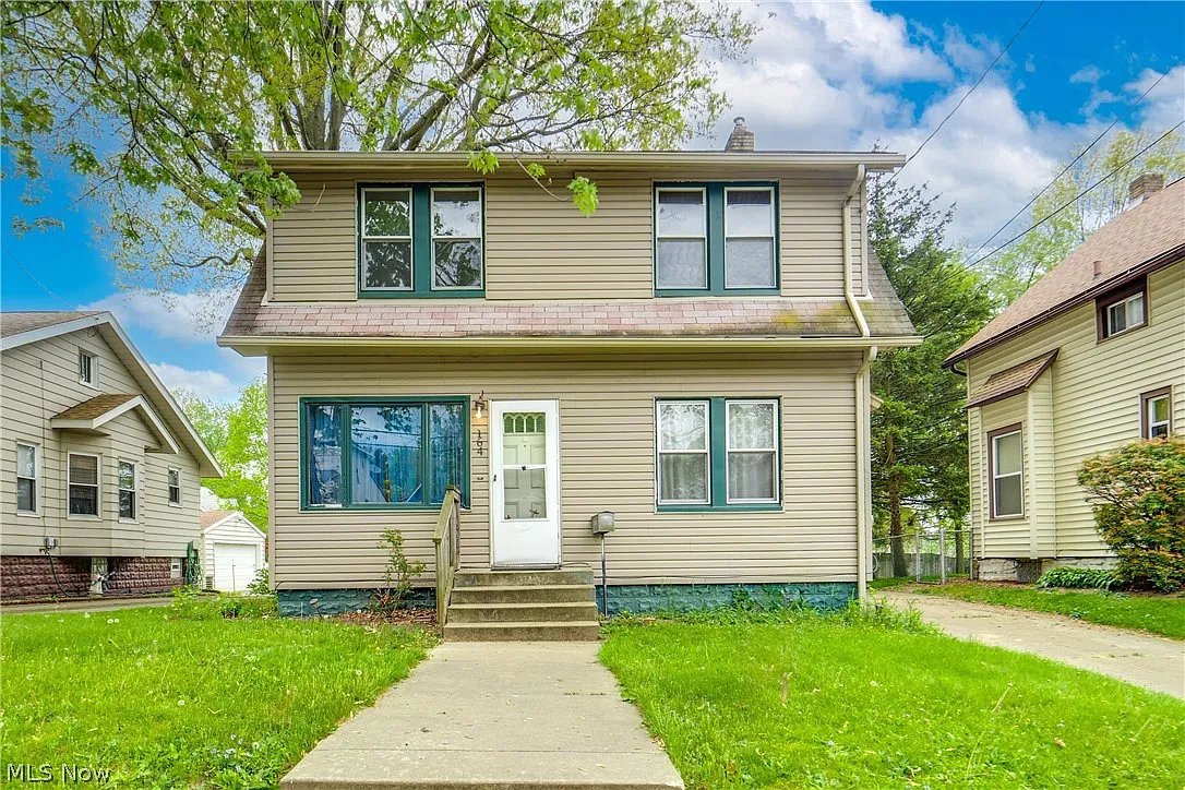 164 E Baird Ave photo 1
