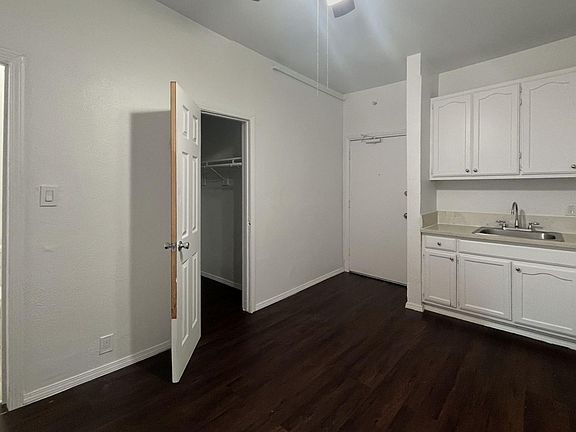 4th image of 625 S Burlington Ave APT 105