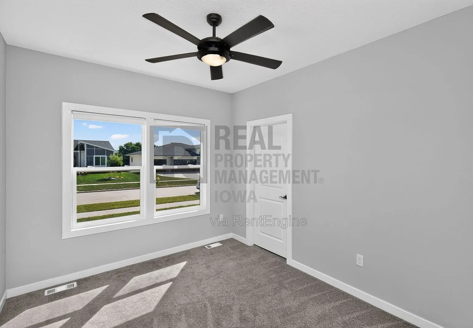 4 bed, 3.0 bath, 2400 sqft, $2,895 — Photo 3
