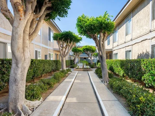 Lido Apartments - 241 Avocado St