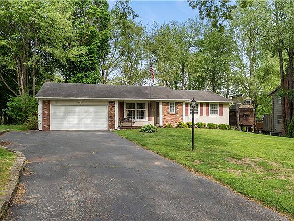 2nd image of 62 Gateway Rd