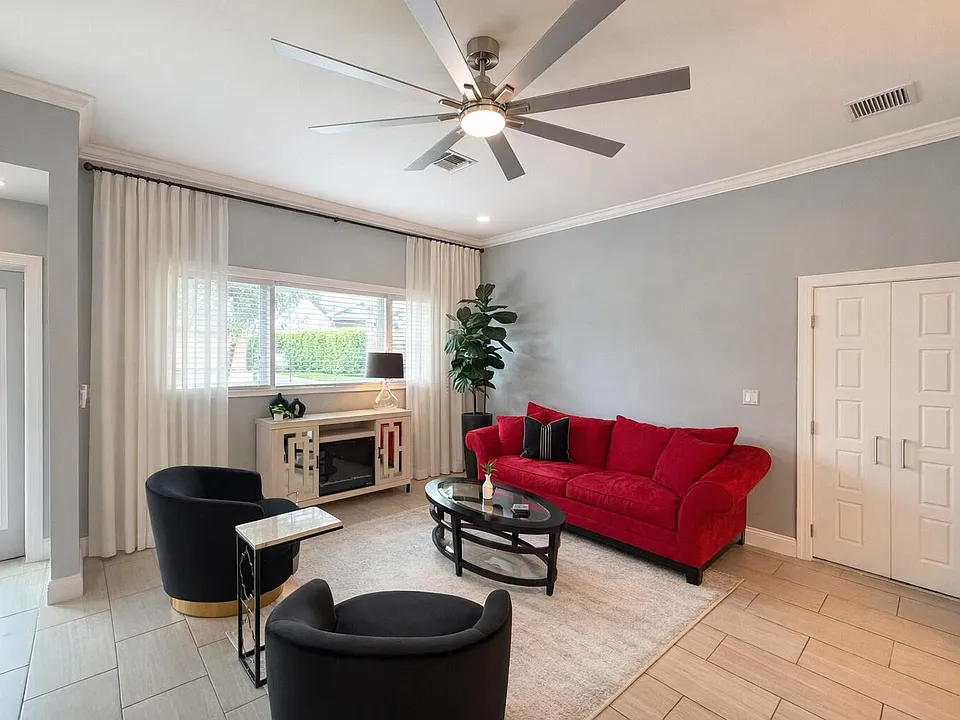 1827 Len Dr
