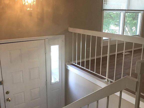 4th image of 282 Old Elm Dr