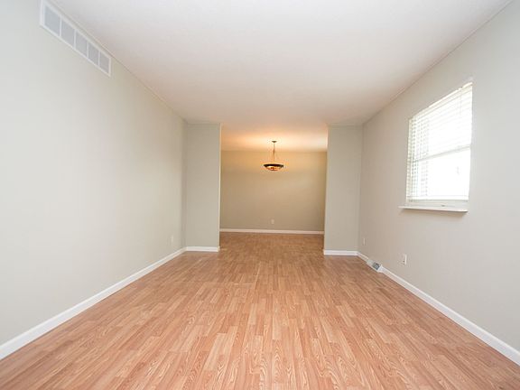 2nd image of 900 Belair Dr