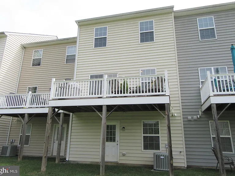 524 Jacobsen Dr — Photo 3