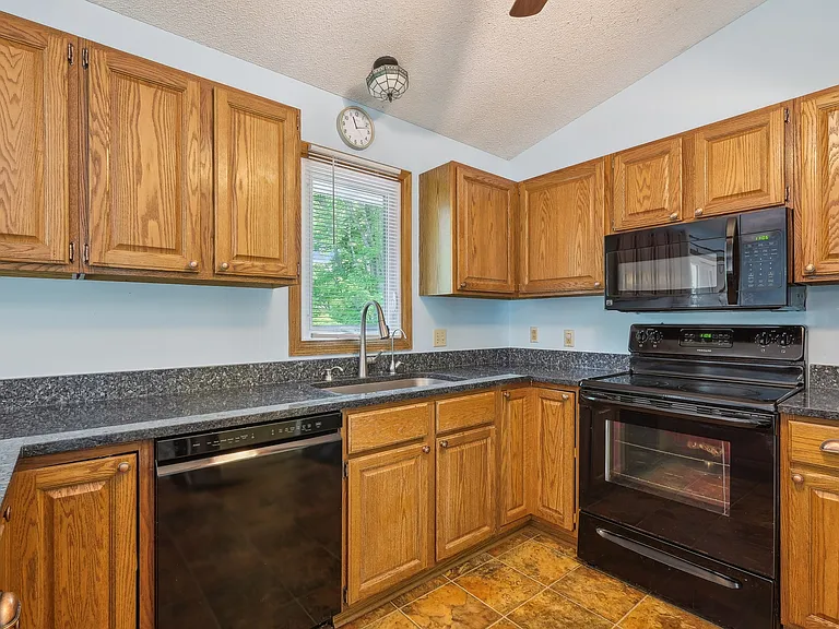 1005 Ticonderoga Trl — Photo 9