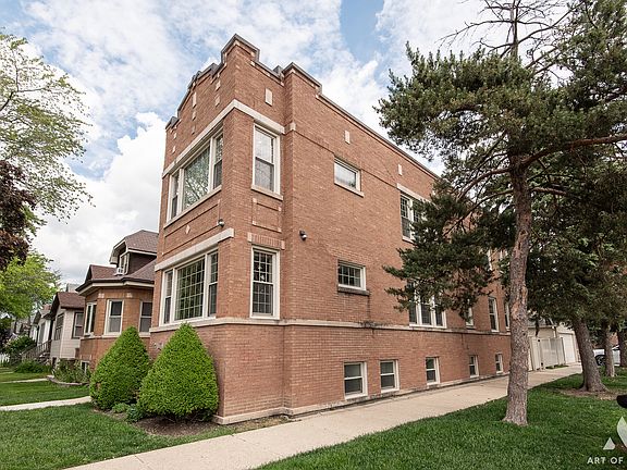 3rd image of 3301 N Kilbourn Ave