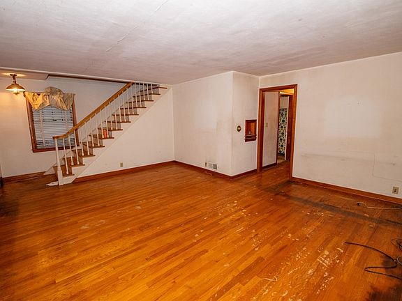 2nd image of 2153 Berkley Pl