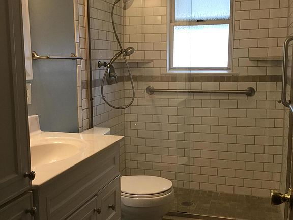 5th image of 2708 Pindell Ave