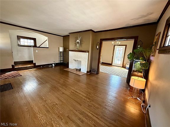 4th image of 14931 Lakewood Heights Blvd