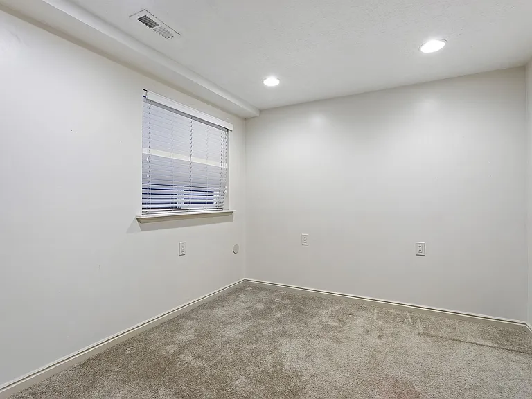 717 N 400 W — Photo 14