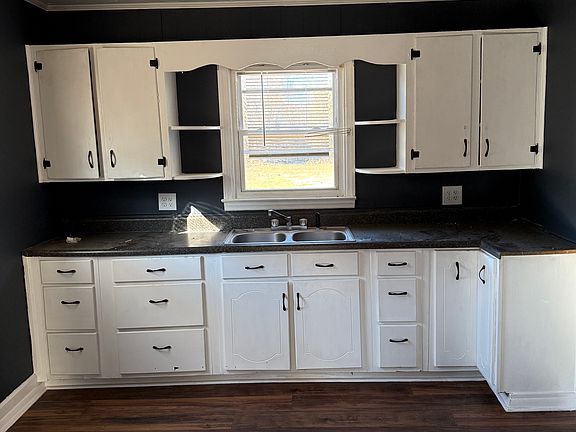 2nd image of 211 Olivia Ln