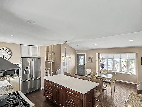 3rd image of 12 Weiss Place