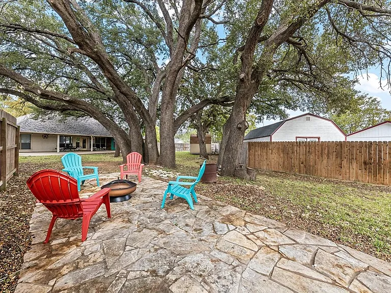 1609 Cheyenne Trl — Photo 32