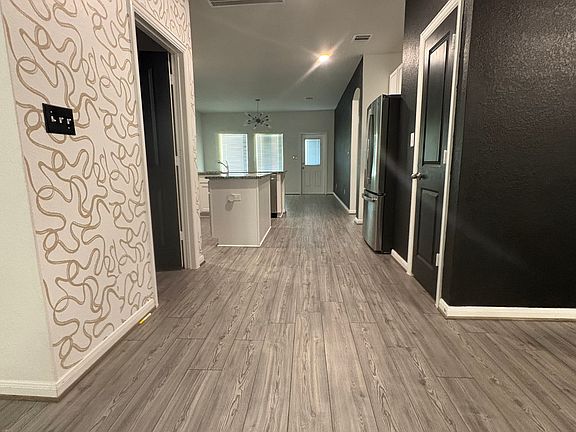 4th image of 124 Katie Elder Dr