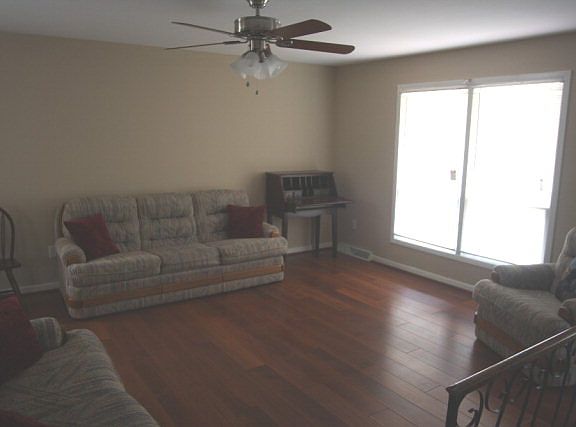 3rd image of 906 Ainsley St
