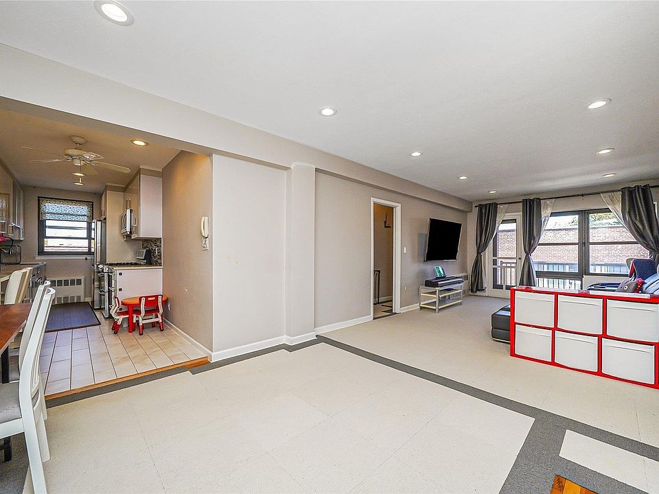 1st image of 15 Hill Park Avenue #3C