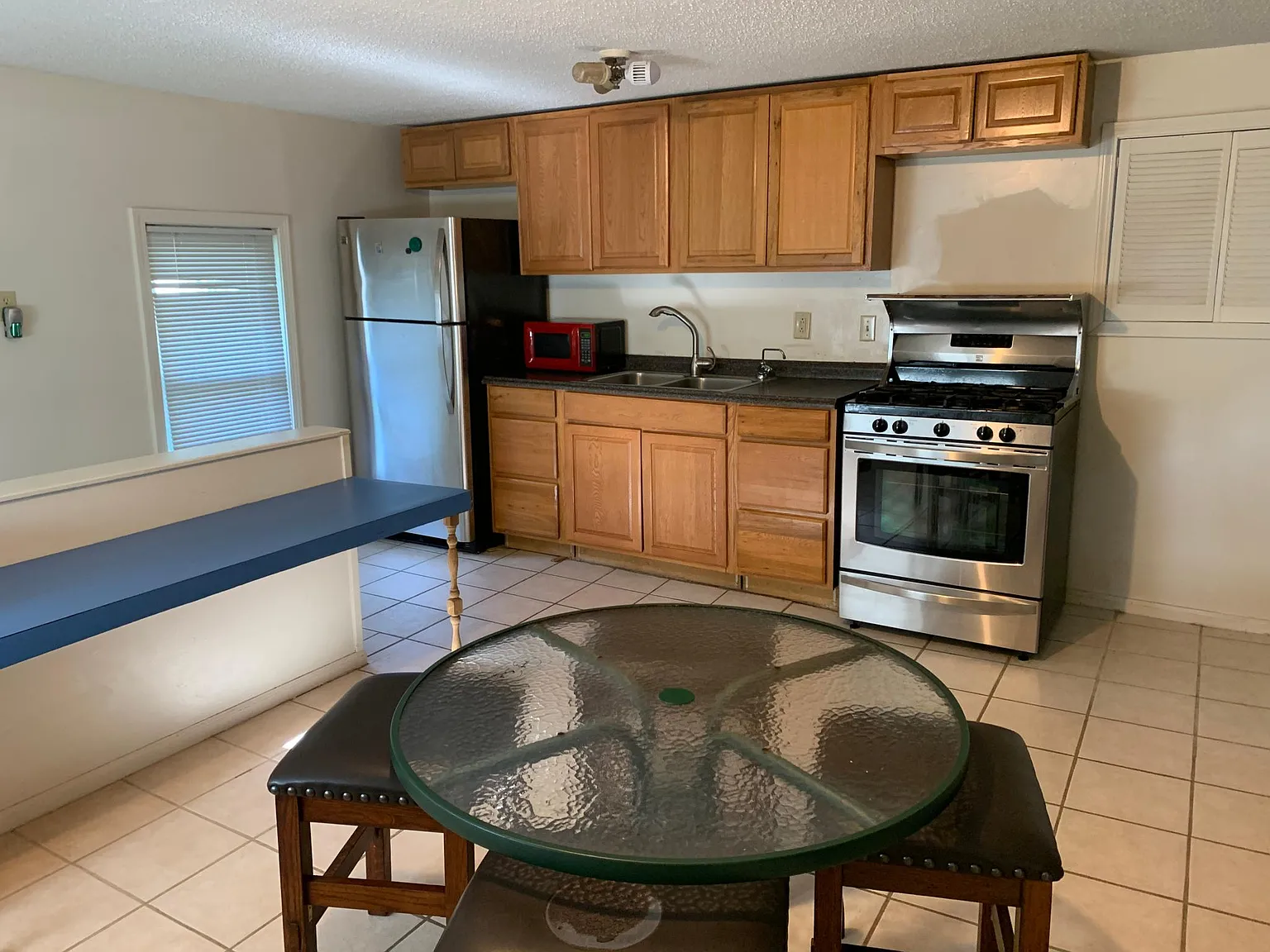 5 bed, 2914 sqft, $4,170 — Photo 2