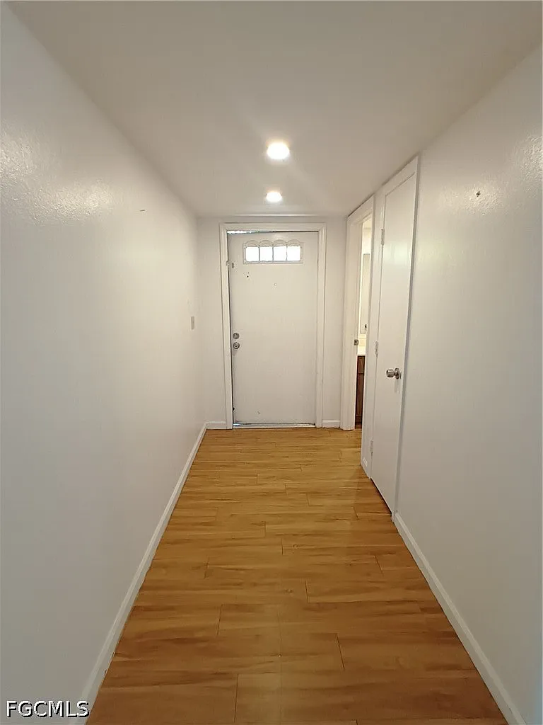 2 bed, 2.0 bath, 1160 sqft, $1,425 — Photo 2