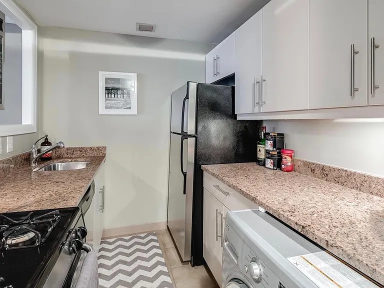219 S 18th St #914 — Photo 7