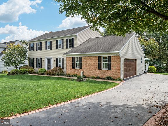 2nd image of 136 Stonewyck Dr