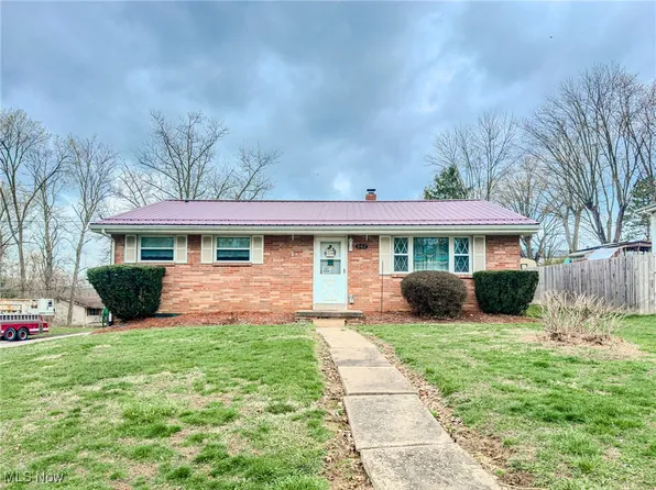 347 Bradley Ave, Wintersville, OH 43953