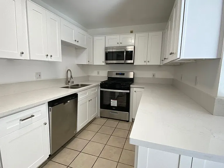 701 S Kingsley Dr #203 — Photo 9