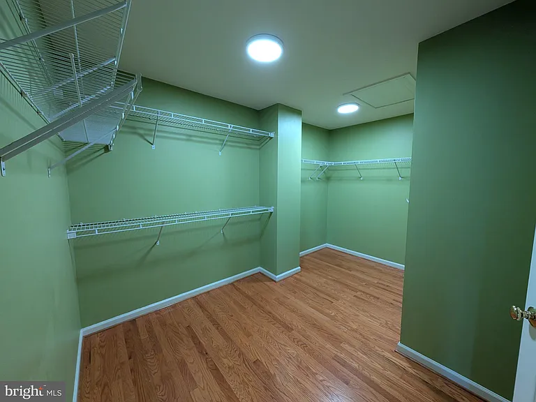 22611 Welborne Manor Sq — Photo 44