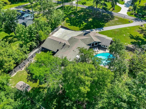 1734 Dell Cove Dr, Fort Wayne, IN 46804