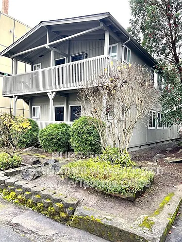 907 SW Holden St Photo 1
