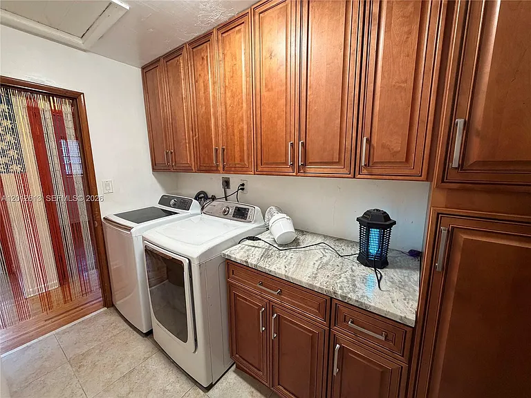 45 SE 14th St #1 — Photo 18