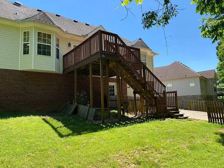 75 West Dr — Photo 3
