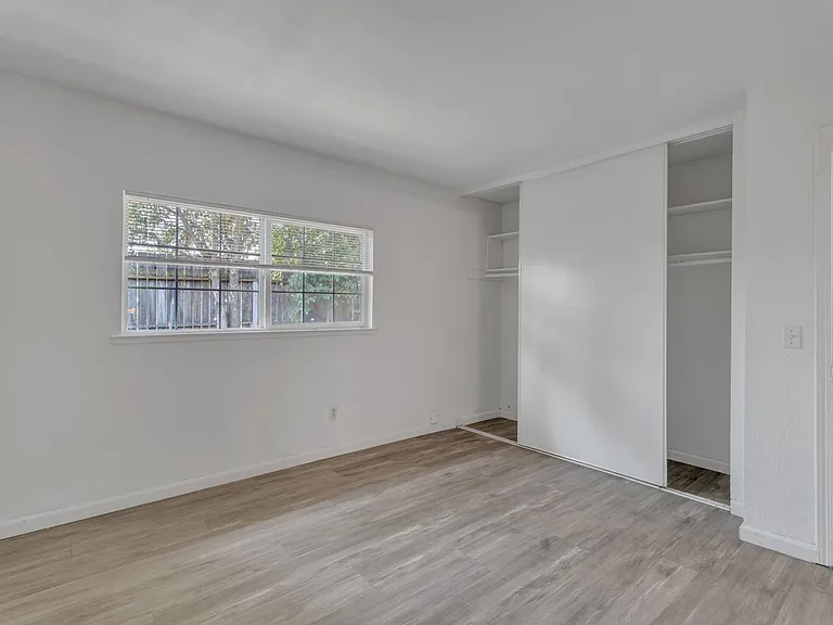 3936-3944 Renick Way — Photo 11