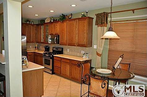 5th image of 2715 Honey Suckle Dr
