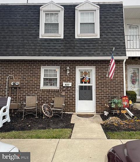 1st image of 627 Colony Dr