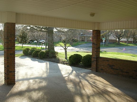 5th image of 715 Mountain View Dr