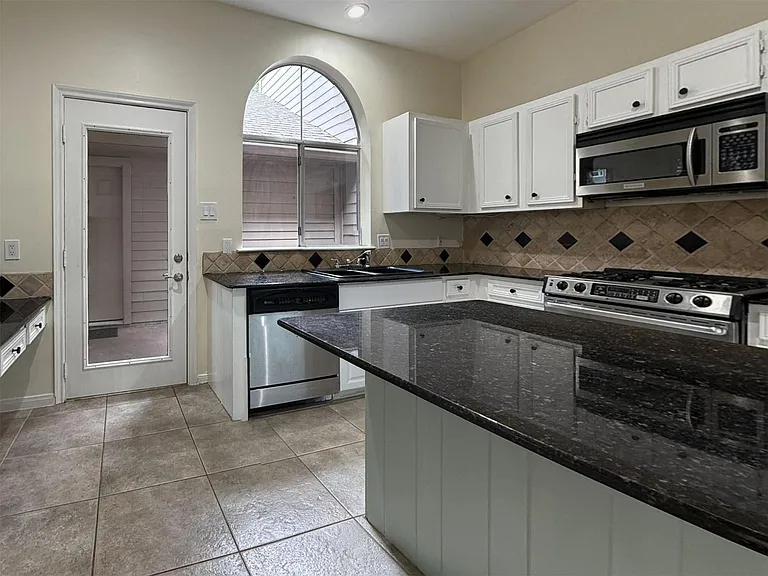 31 N Lakeridge Cir — Photo 8